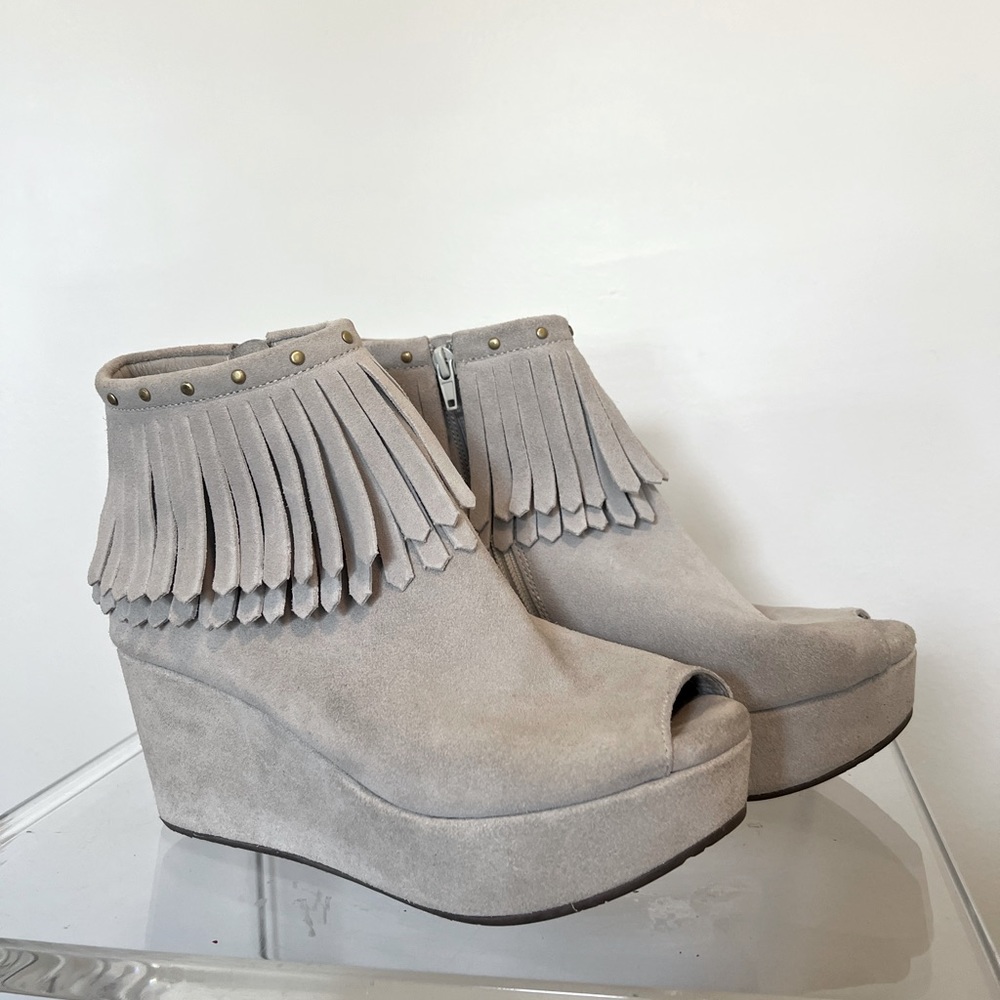 Chocolat Blu Wilshire Suede Fringe Booties- size 8.5